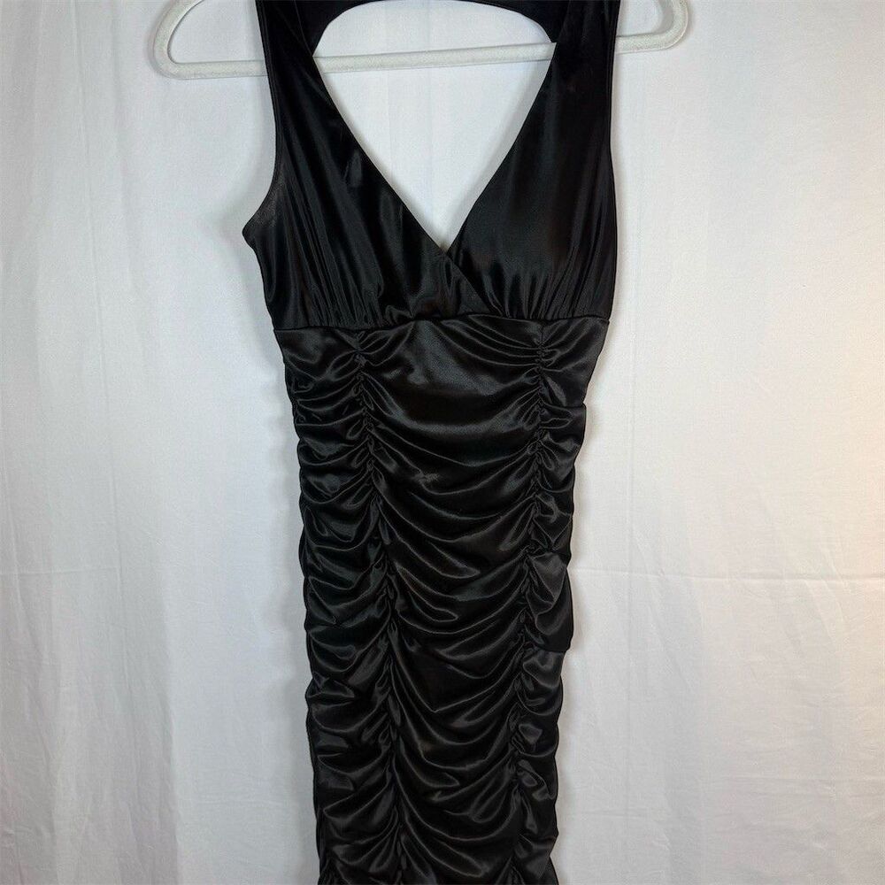 Ruby Rox Womens Size M Black Ruched Bodycon Short Sleeveless V-Neck